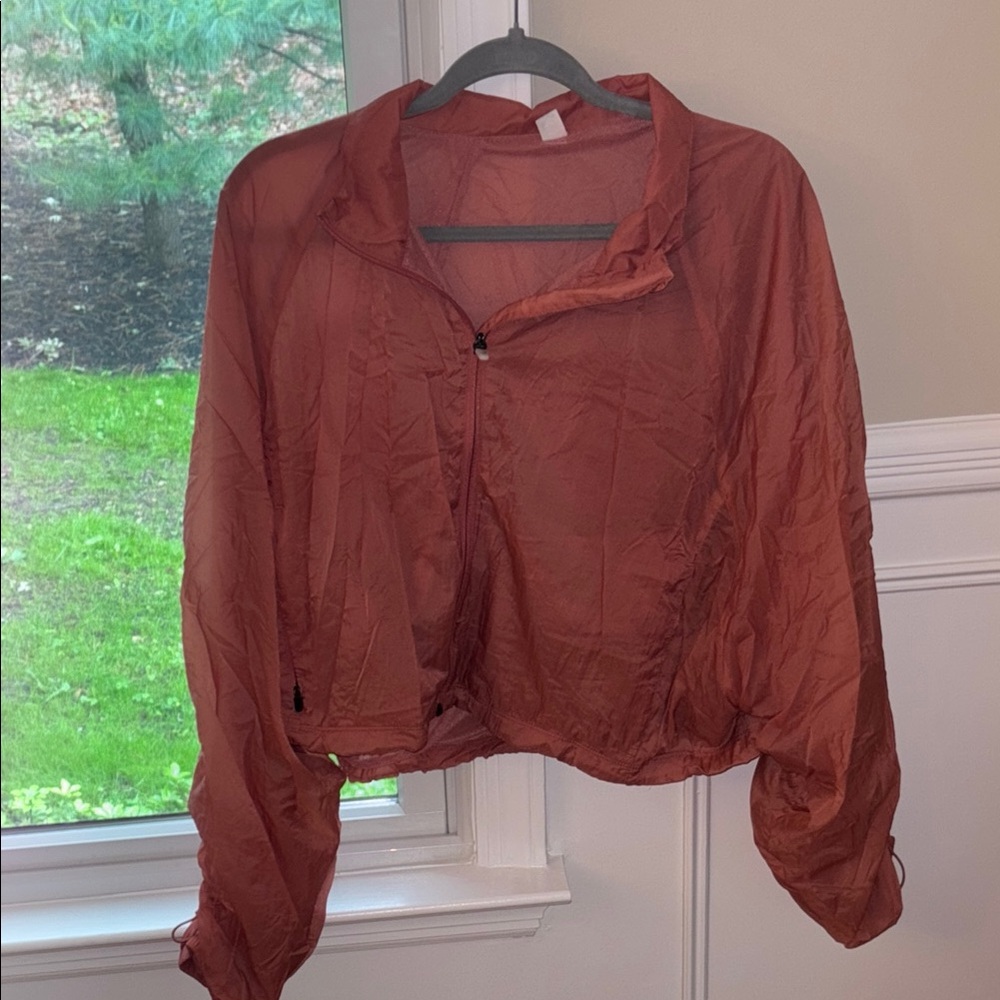 Women's crop windbreaker